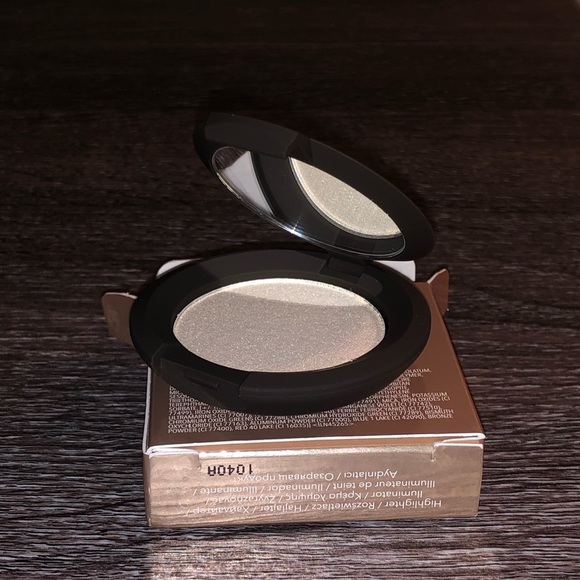 NIB BECCA Vanilla Quartz Shimmering Skin Perfector Pressed Highlighter 0.25oz - Picture 5 of 9